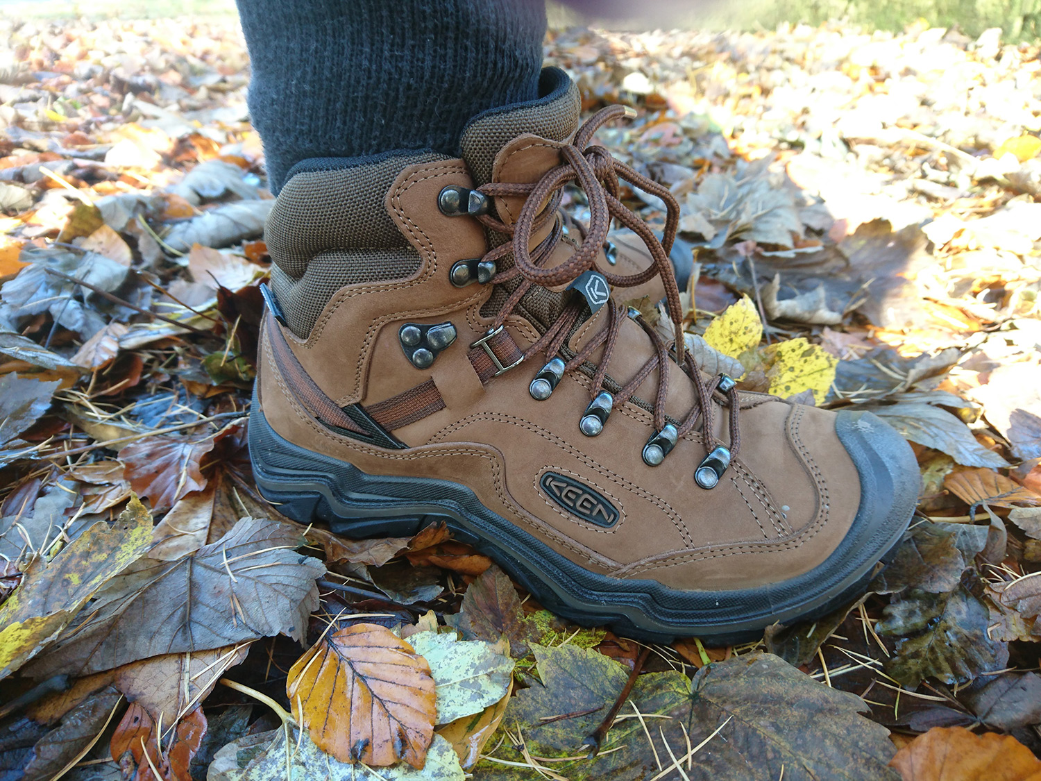 keen waterproof hiking boots mens