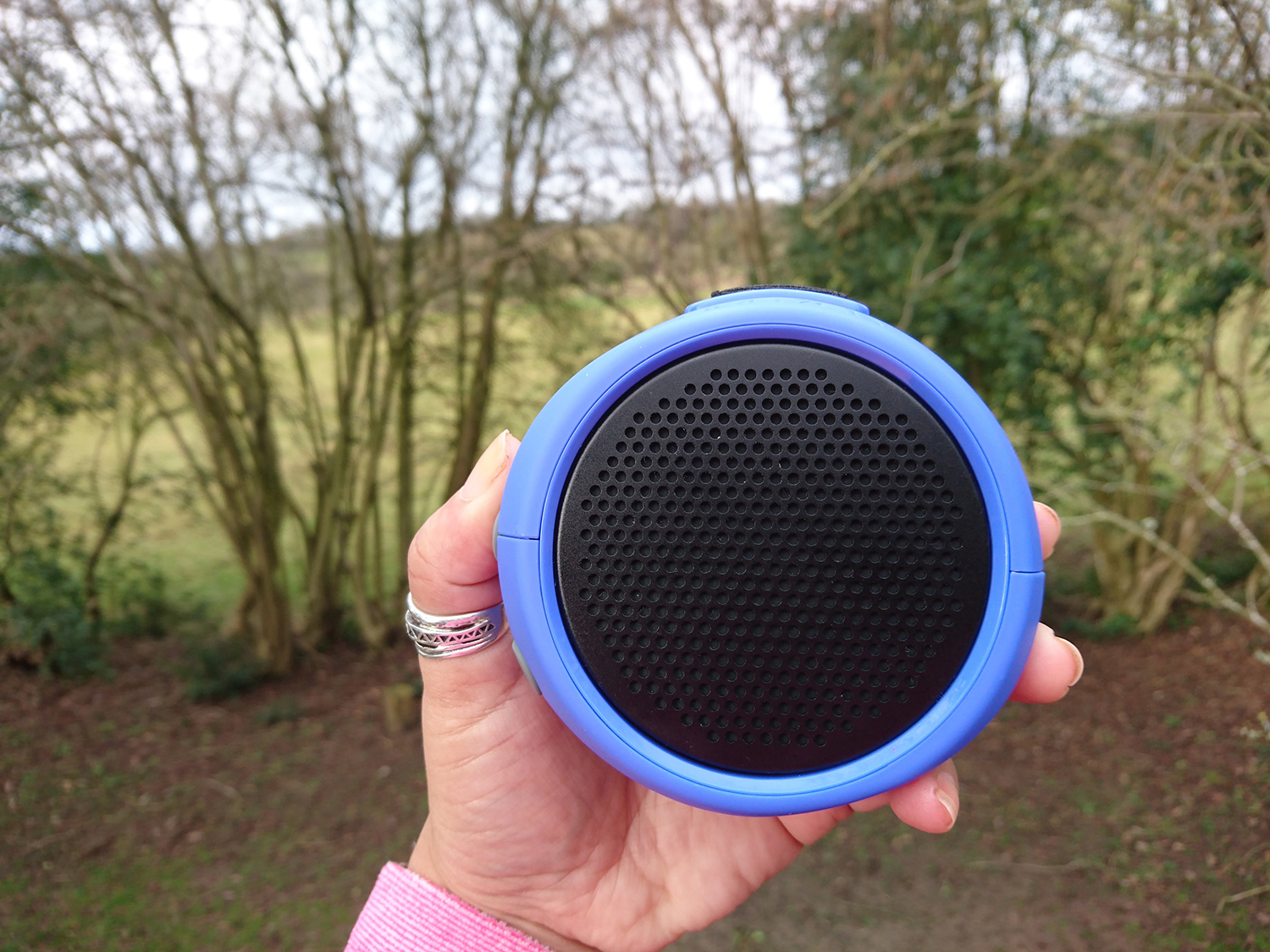 http://www.campingwithstyle.co.uk/wp-content/uploads/2018/01/braven-105-waterproof-bluetooth-speaker02.jpg