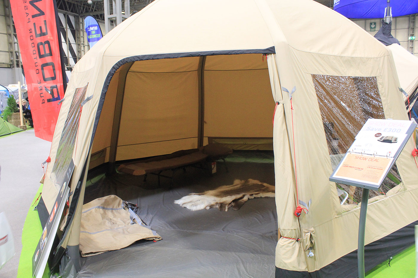 Robens Inflatable yurt