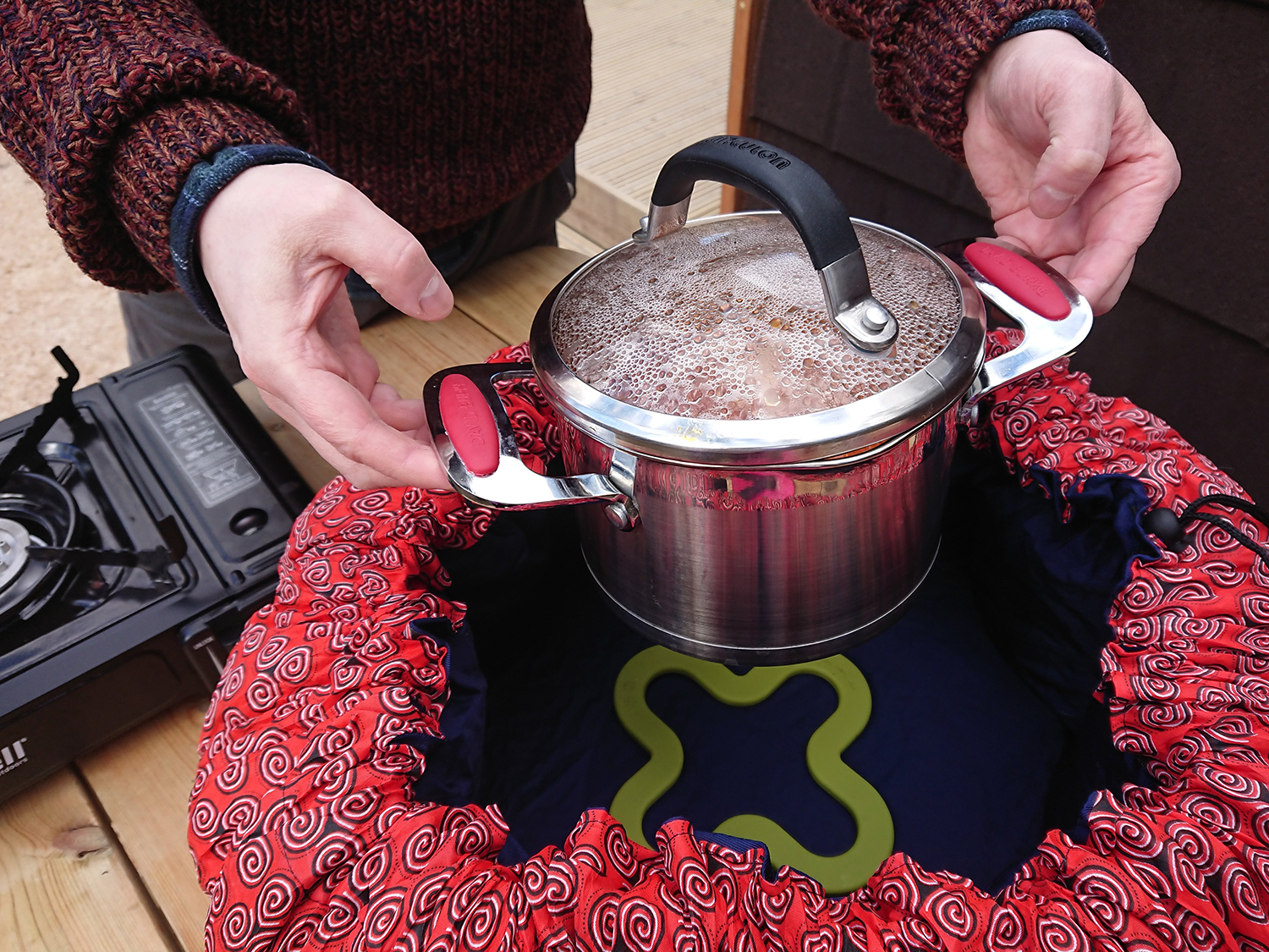 CAMPING, Power Free Campsite Slow Cooking With The Wonderbag, Camping  Blog Camping with Style