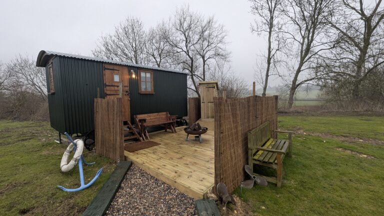 Tewksbury Marina Shepherd's Hut