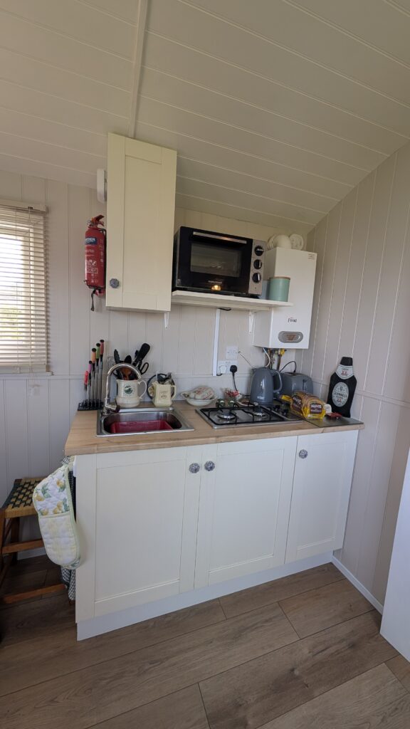Seashell Shepherd's Hut new ulverston, cumbria