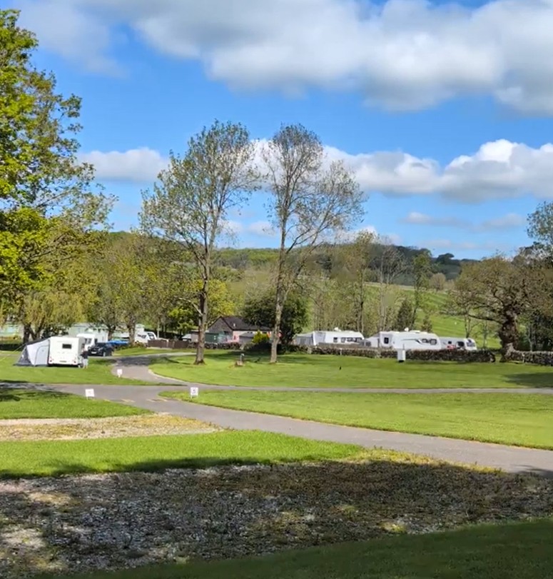 bakewell camping and caravanning campsite review
